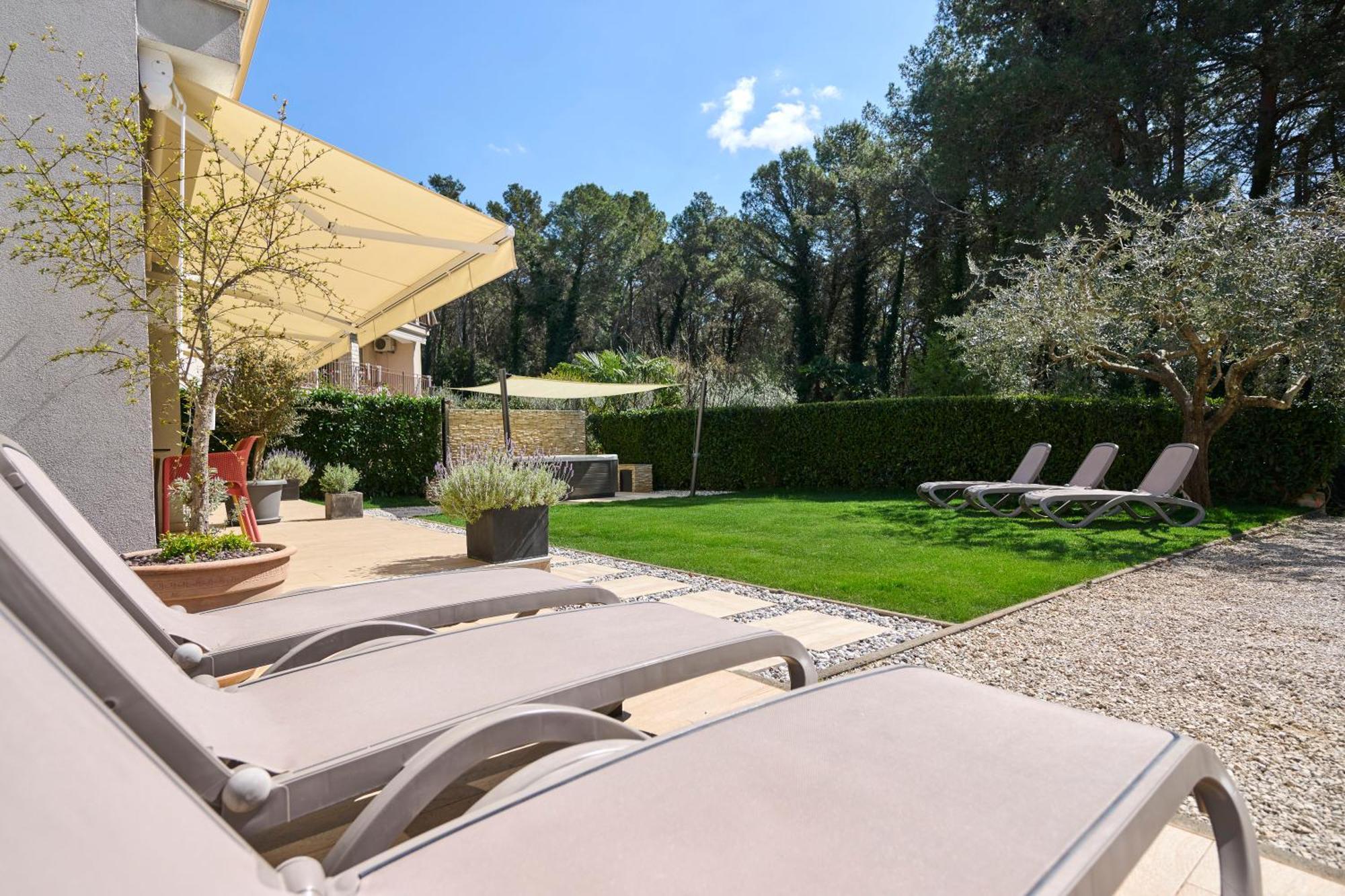 Apartment Martello Forest View Пореч Экстерьер фото
